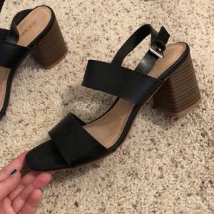 Old navy sandals size 8